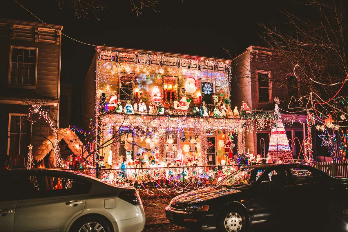 04 Richmond Virginia Neighborhood - Tacky Light Tour - Winter Holiday Christmas - Home House Lights Decorate.JPG